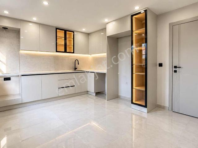 Bğalarbaşı Mah. Deniz Manzaralı 3+1 200m2 Asansörlü Lüks Dubleks