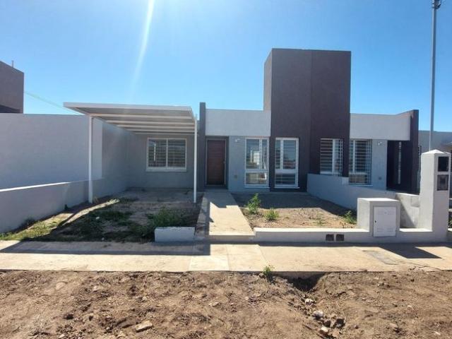 B° ALTA CBA DE HORIZONTE: Casa de 1 dormitorio con patio y cochera !
