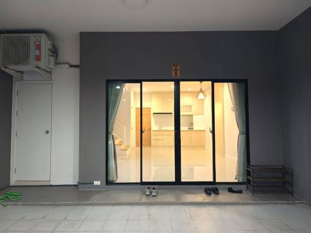 บ้านมาใหม่ ขายทาวน์โฮม 3 ชั้น The Connect ซ.เพชรเกษม 48
