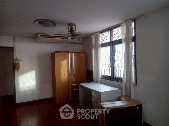 บ้านเช่า 3 ห้องนอน ใกล้ MRT ลาดพร้าว โซนชมพ์พร จตุจักร ID 2561