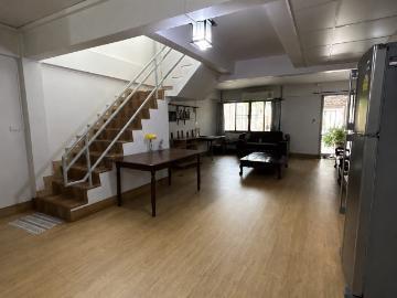บ้านเช่ารีโนเวทใหม่ ทาวน์เฮ้าส์ 2 ชั้น หมู่บ้านเสียงสนนิเวศน์ ซอยสุขุมวิท 68 2 ห้องนอน 2 ห้องน้ำ พื้นที่ 24 ตร.ว. พร้อมอยู่ ทำเลสุขุมวิท