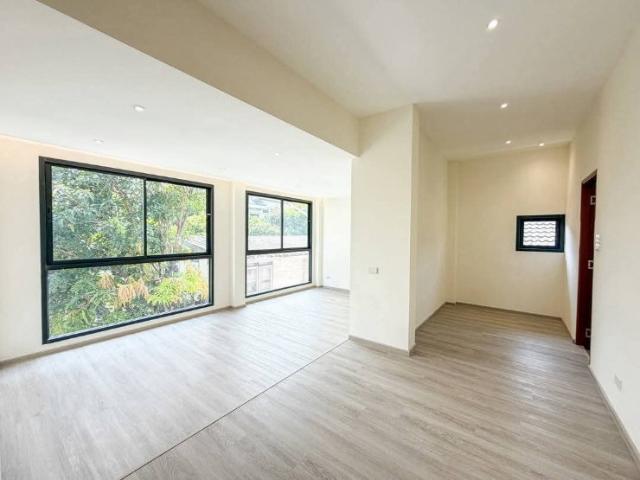 บ้านเดี่ยว 2 ชั้น หลังมุม สไตล์ Modern Luxury สุขุมวิท 71 ปรีดี 42 | 4 ห้องนอน พร้อมห้องนอนชั้นล่าง | สงบเป็นส่วนตัว | เดินทางสะดวก