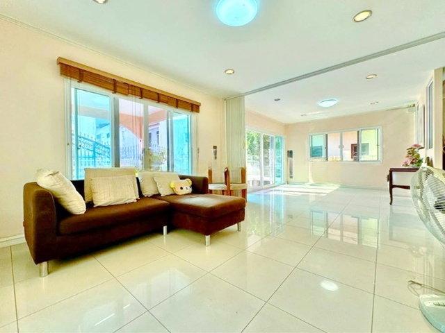 บ้านเดี่ยว 2ชั้น 4 นอน MRTเพชรบุรี 2.16กม. 3 น้ำ รักสัตว์ BTSทองหล่อ 2.49กม ศูนย์วิจัย 50 ตร.ว.บ้านเดี่ยวสุดหรู BTSเอกมัย พระราม 9