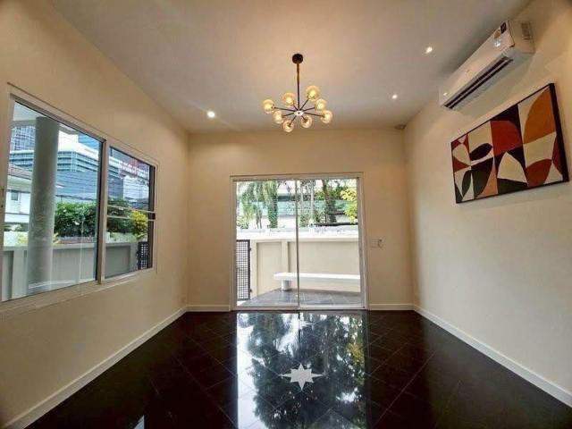 บ้านเดี่ยว 3 ชั้น รีโนเวทใหม่ทั้งหลัง พร้อมเข้าอยู่