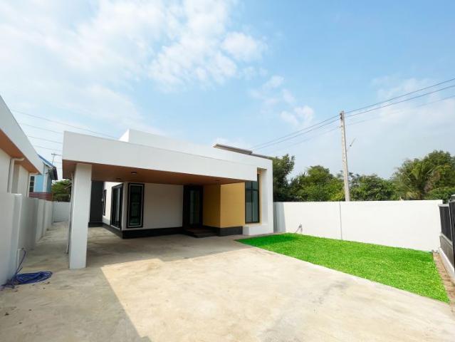 บ้านเดี่ยวชั้นเดียว สร้างใหม่ สไตล์โมเดิร์น พร้อมที่ดิน
