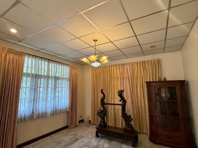 บ้านเดี่ยวให้เช่า ใกล้พระราม 9 เอกมัย เดินทางง่าย ห้องนอนเยอะ พื้นที่กว้าง 150 ตร.วา. นัดชมด่วนโทร