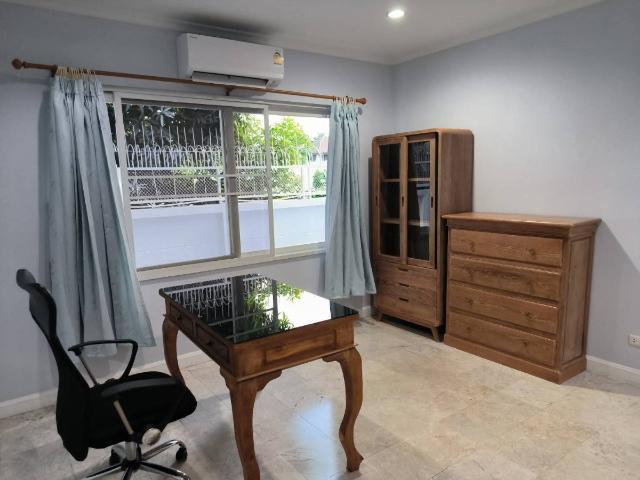 บ้านเดี่ยวให้เช่า หมู่บ้านภานน สันผีเสื้อ เชียงใหม่ เฟอร์นิเจอร์และเครื่องใช้ไฟฟ้าครบ เข้าอยู่ได้ทันที R1404 T.0946511
