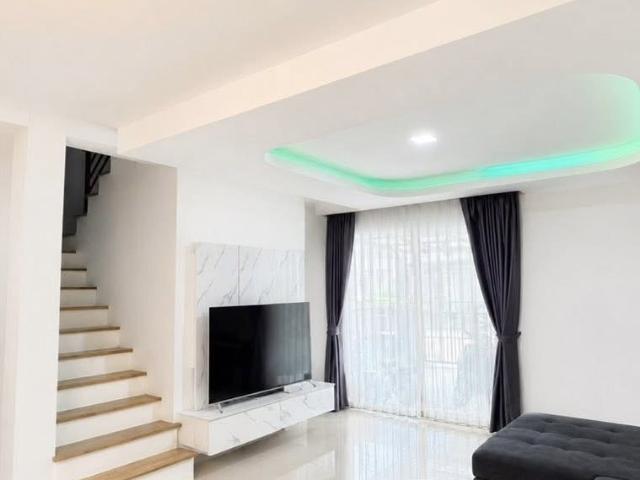 บ้านเดี่ยวให้เช่า Pleno Town Phaholyothin Lamlukka 3 ห้องนอน 3 ห้องน้ำ ตกแต่งครบ พร้อมเข้าอยู่ มีสวนข้างบ้าน
