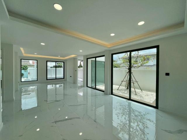 บ้านเดี่ยวหลังมุม รีโนเวทใหม่ทั้งหลัง | รัชโยธิน – รัชดา 42