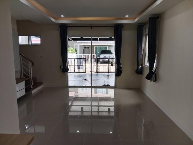บ้านแฝดรีโนเวทใหม่ ทำเลเศรษฐกิจ–บางปลา | ไอลีฟ พาร์ค เศรษฐกิจ–บางปลา