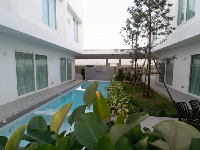 บ้านแฝดPool Villa2ชั้น บ้านนอกโครงการทำเลเศรษฐกิจใจกลางเมือง ต ราคา21.8 ล้านบาท #C2MG100177