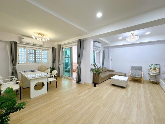 บ้านให้เช่า Townhouse Ratchada 18 พร้อมเข้าอยู่สนใจติดต่อ Line @goodmanpro หรือ โทร 0999029