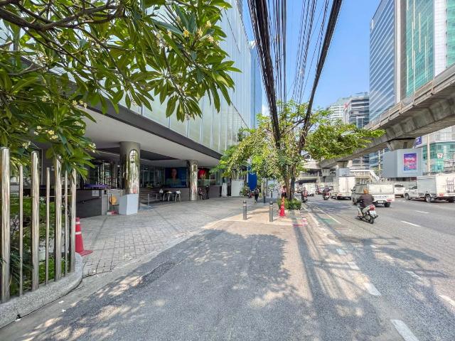 บ้านหรูให้เช่าในย่านสาทร: บ้านใหญ่ 2 หลัง สไตล์ไทยประยุกต์และโคโลเนียล ใกล้ BTS เซนต์หลุยส์