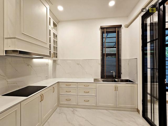 บ้านหรูให้เช่า ทำเลสันกำแพงสายเก่า ใกล้เมืองเชียงใหม่ เดินทางสะดวก พื้นที่กว้างขวาง บรรยากาศเงียบสงบ เป็นส่วนตัว เหมาะสำหรับครอบครัว RW008024