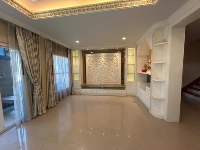 บ้านคาซ่า แกรนด์ รัตนาธิเบศร์ บ้านสวย ตกแต่งบิ้วอิน เนื้อที่ 78 ตารางวา รวมสวน