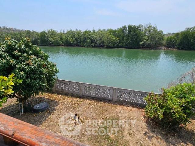 บ้าน 3 ห้องนอน ใน ปากน้ำปราณ ID 1292