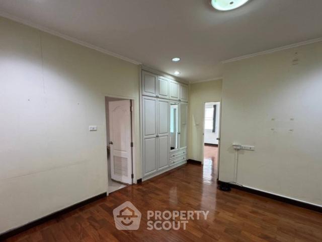 บ้าน 4 ห้องนอน ใกล้ พุทธบูชา ID 2425