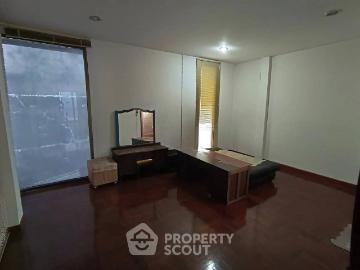 บ้าน 5 ห้องนอน ใกล้ MRT ไฟฉาย ID 2893