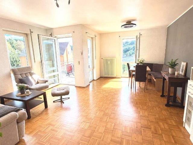 B&B Immobilien: Attraktive 2 ZKB Wohnung mit Balkon und Tiefgaragenstellplatz in Trier Olewig