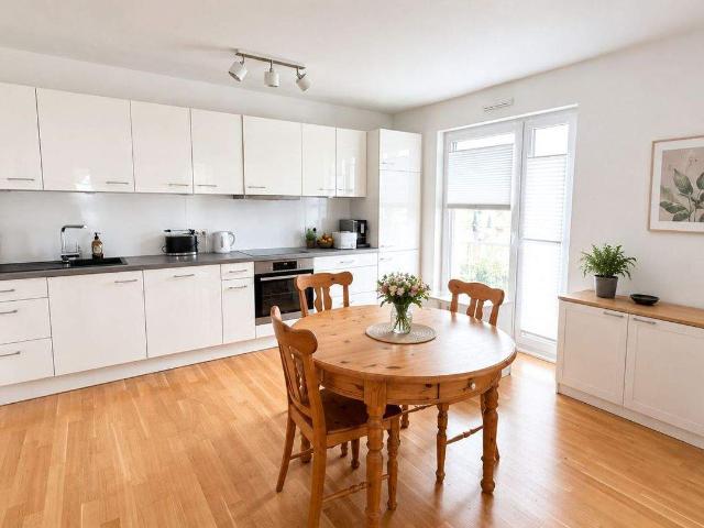 B & B Immobilien: Moderne 3 Zimmer Wohnung mit Terrasse, FuÃbodenheizung und EinbaukÃ¼che
