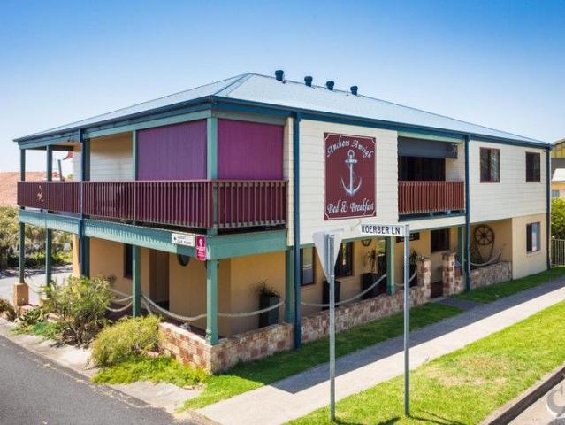 B&B with Coastal Views & Prime Town Centre Location