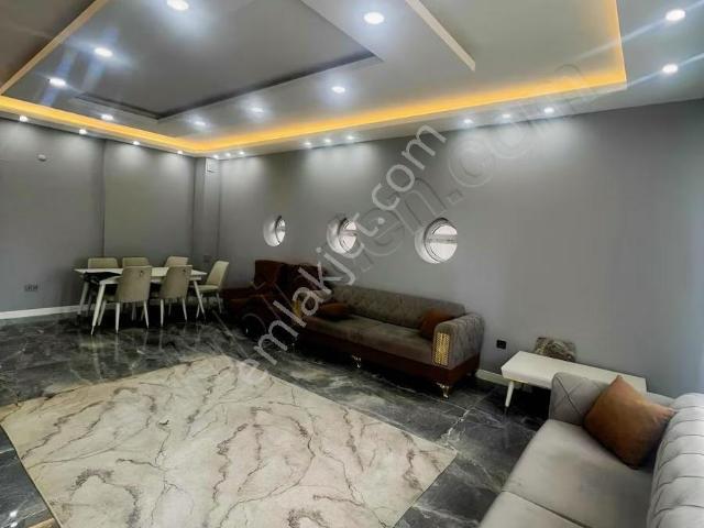 B Blok'ta İçi Yapılı Dekorlu Büyük Daire 3.5+1 205 M2