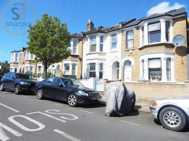 B Charlmont Road, London 3 bed flat to rent £3,100 pcm £715 pw