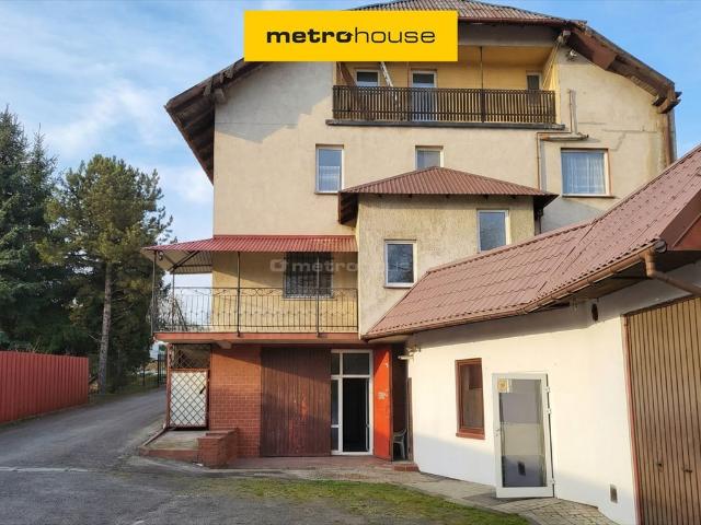 Inwestycyjny dom z lokalem 130 m² i 3 mieszkaniami zapraszam