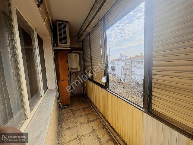 B.ş.den Pazar Pazarı Yakını Cadde Üzeri Satılık 3+1 Daire