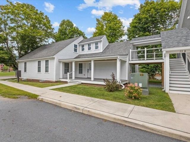 B Gardner Ln, Waterbury, Condo For Sale