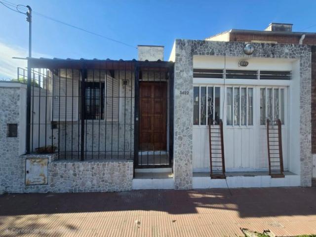 B° Los Platano: Casa de 2 Dormitorios con cochera y patio