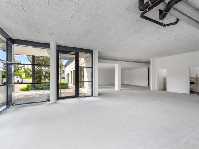 Büro oder Ladenteilfläche in der modernen Überbauung Sennenwies