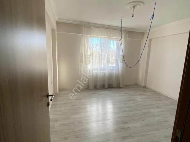 B&u Gayrimenkul'den Çarşıya Yakın Satılık 2+1 Daire