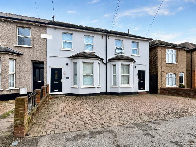 B Victoria Road, Romford RM1, 2 bed flat to rent, £1,900 pcm | PrimeLocation