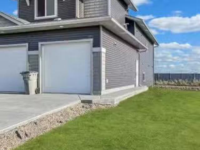 B 10633 133 Avenue, Grande Prairie, AB, T8V 4J7 house for le.