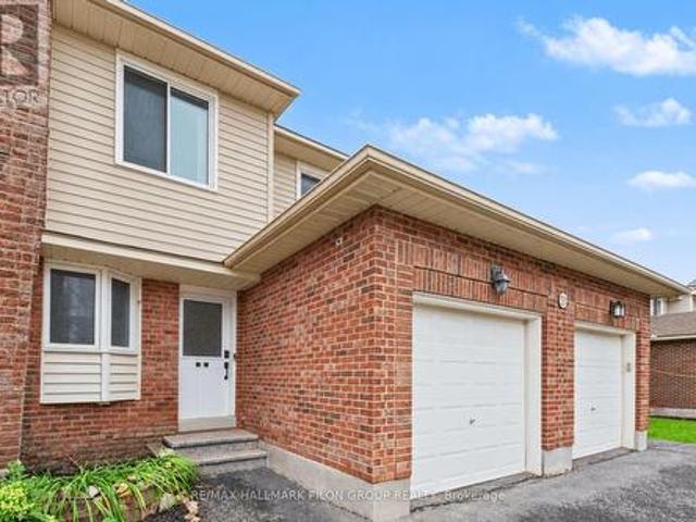 B 106 Valley Stream Drive, Ottawa, ON, K2H 9E1 townhouse for sale | Listing ID X13796 | Royal LePage