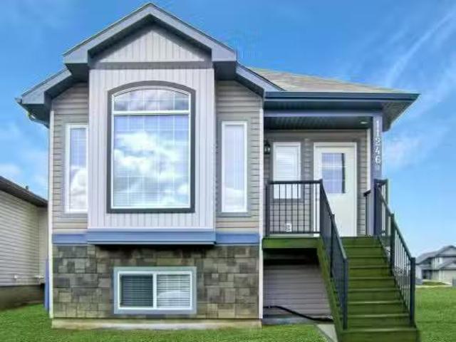 B 11246 75A Avenue, Grande Prairie, AB, T8W 0C3 house for le.