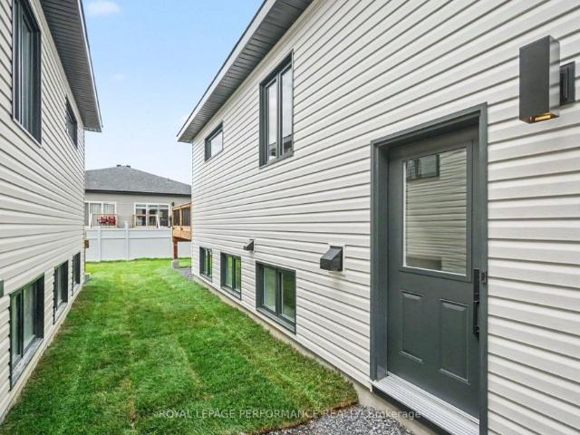 B 275 Sam Avenue, Russell