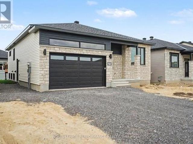 B 275 Sam Avenue, Russell, ON, K0A 1W0 house for lease | Listing ID X14032 | Royal LePage