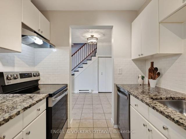 B 29 Woodvale Green Drive, Ottawa