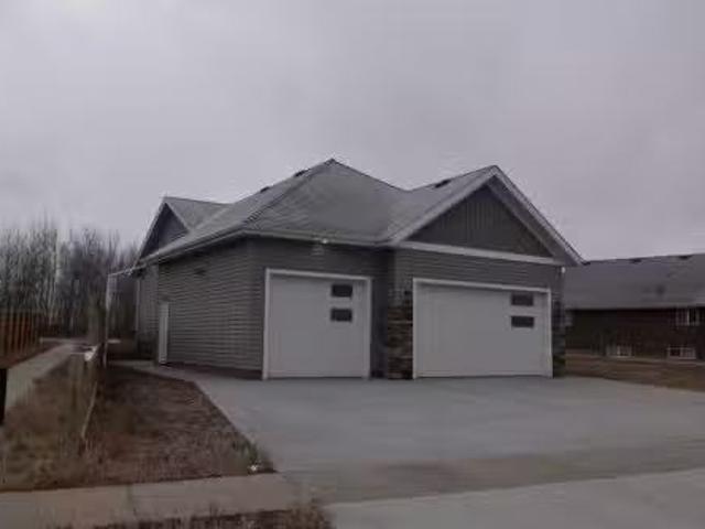 B 2005 61 Avenue, Lloydminster, AB, T9V 3R2 house for lease.