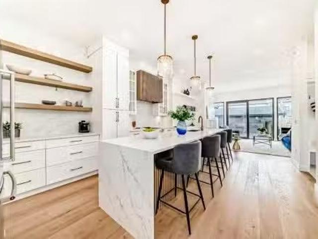 B 2135 53 Avenue Sw, Calgary, AB, T3E 1K9 house for sale Li.