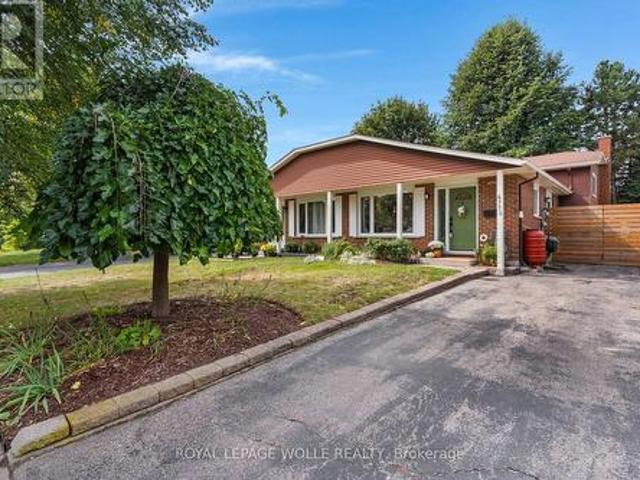 B 477 Kingscourt Drive, Waterloo, ON, N2K 2X9 house for sale | Listing ID X13815 | Royal LePage