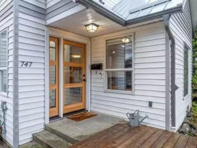 B 747 Stewart Ave, Courtenay, BC, V9N 3H3 house for sale Li.