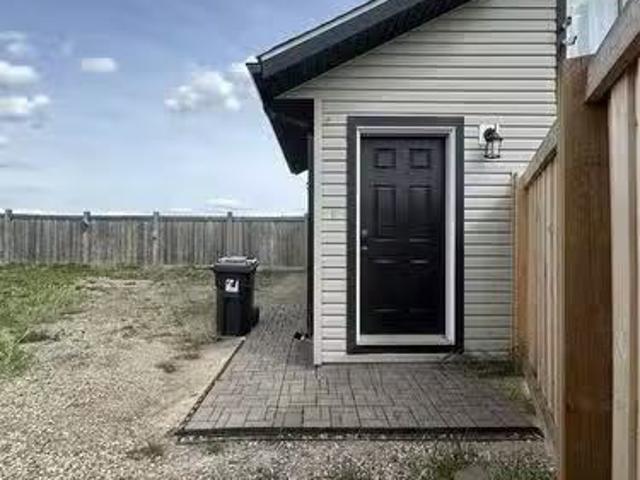 B 9540 113 Avenue, Clairmont, AB, T8X 5C5 house for lease L.