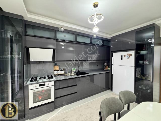 Baştan Sona Yenilenmiş Site İçi Satılık Ultra Lüks 3+1 Daire
