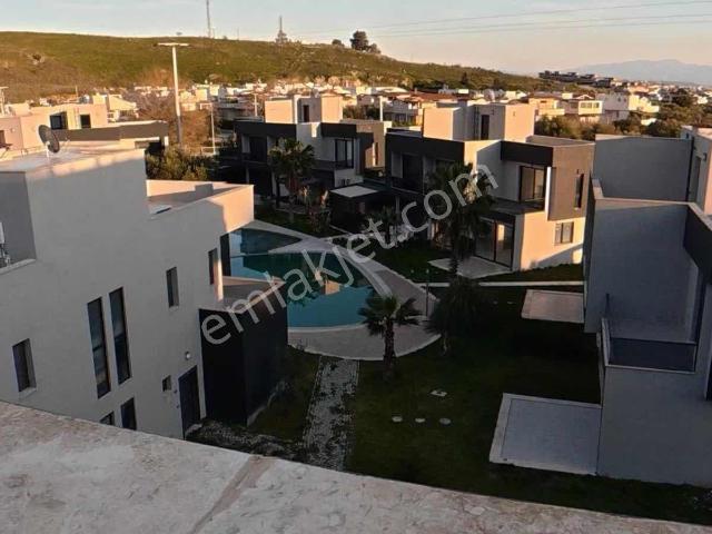 Bağyeri Evlerinde Havuzlu Sitede Özel Yaşam Fırsatı