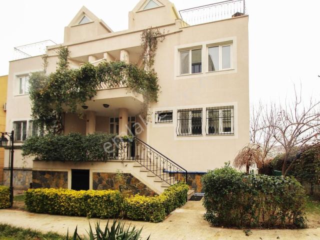 Başakşehir Bahçeşehir'de 5+2 Kullanışlı Villa | Tekce