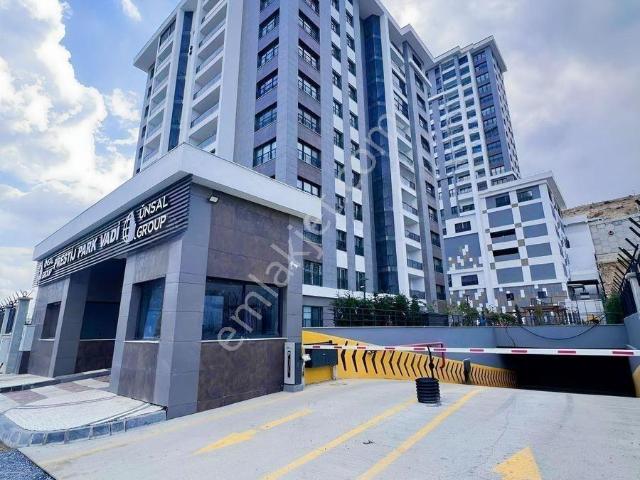 Başakşehir'de Özel Hamamlı 4+1 | 165 M² Net Harika Bir Fırsat