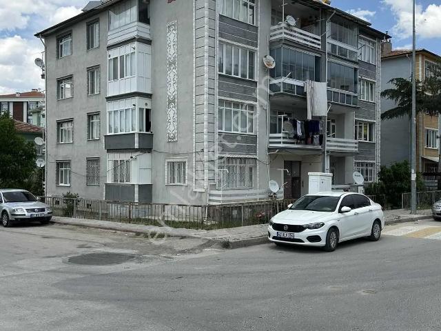 Başarı Emlak'tan Eti Mah. Ereğli'de Bakımlı 2. Kat 2+1 Satılık Daire